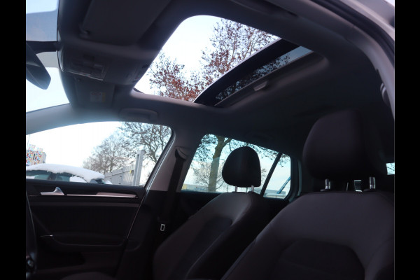 Volkswagen Golf 1.5 TSI Highline Pano / Navi / Elekramen / R-Line / Climate / Led Dealeronderhouden