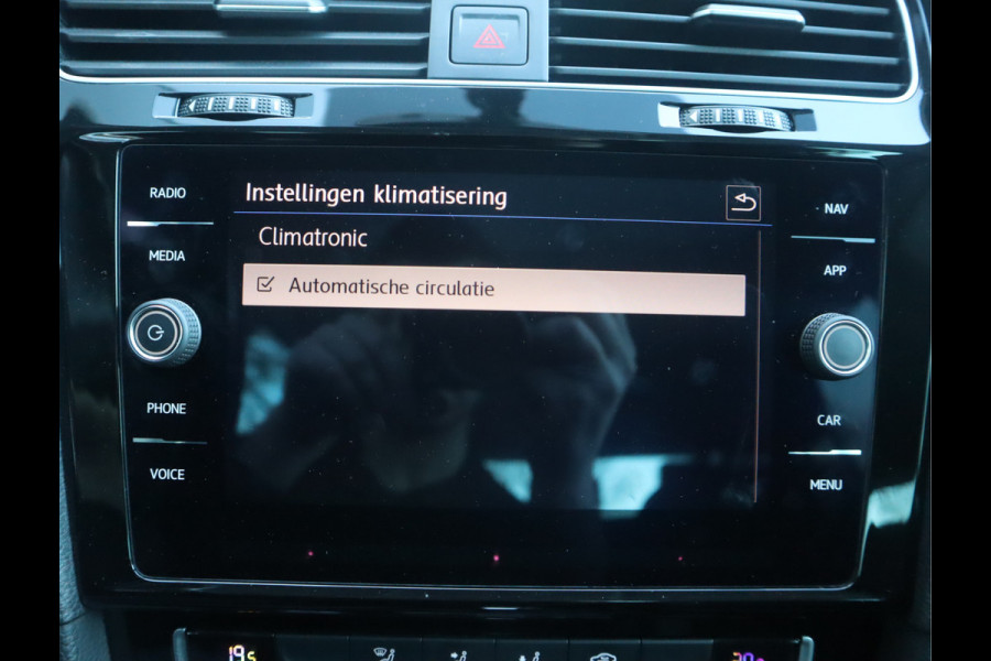 Volkswagen Golf 1.5 TSI Highline Pano / Navi / Elekramen / R-Line / Climate / Led Dealeronderhouden