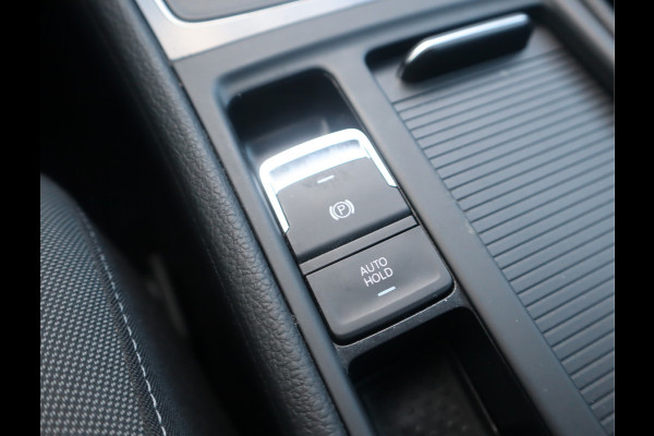 Volkswagen Golf 1.5 TSI Highline Pano / Navi / Elekramen / R-Line / Climate / Led Dealeronderhouden