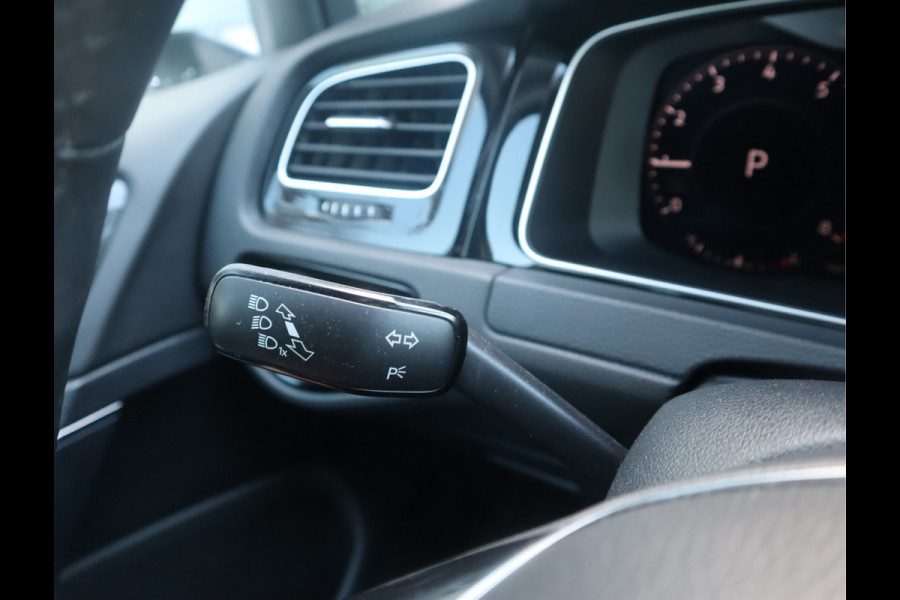 Volkswagen Golf 1.5 TSI Highline Pano / Navi / Elekramen / R-Line / Climate / Led Dealeronderhouden