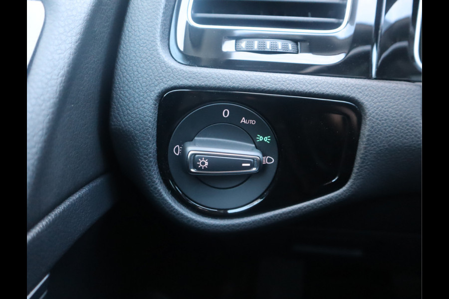 Volkswagen Golf 1.5 TSI Highline Pano / Navi / Elekramen / R-Line / Climate / Led Dealeronderhouden