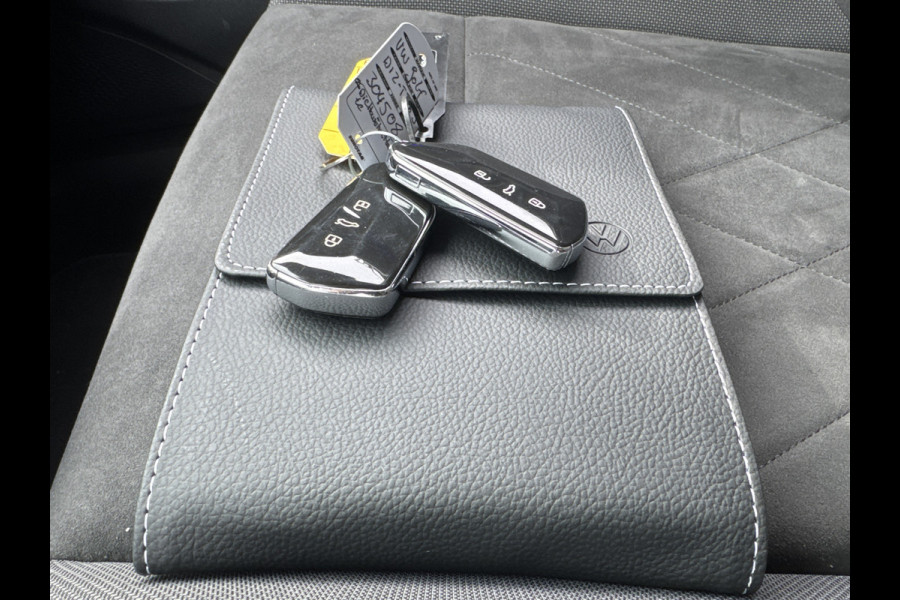 Volkswagen Golf 1.4 eHybrid 204PK DSG STYLE CAMERA/CARPLAY/STUURVERW.