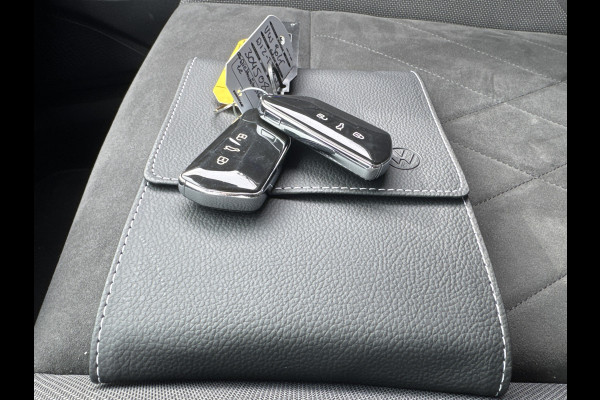 Volkswagen Golf 1.4 eHybrid 204PK DSG STYLE CAMERA/CARPLAY/STUURVERW.