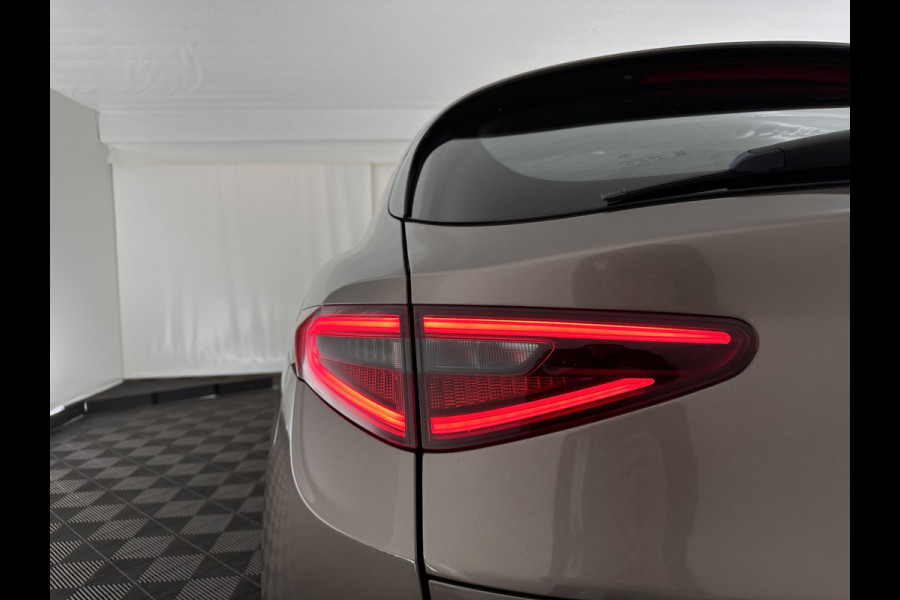 Alfa Romeo Stelvio 2.2d Super Aut. *LEATHER-FABRIC | BI-XENON | DAB+ | NAVI-FULLMAP | COMFORT-SEATS | ECC | CRUISE | PDC | 18"ALU*