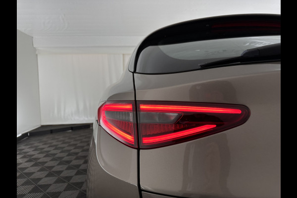 Alfa Romeo Stelvio 2.2d Super Aut. *LEATHER-FABRIC | BI-XENON | DAB+ | NAVI-FULLMAP | COMFORT-SEATS | ECC | CRUISE | PDC | 18"ALU*