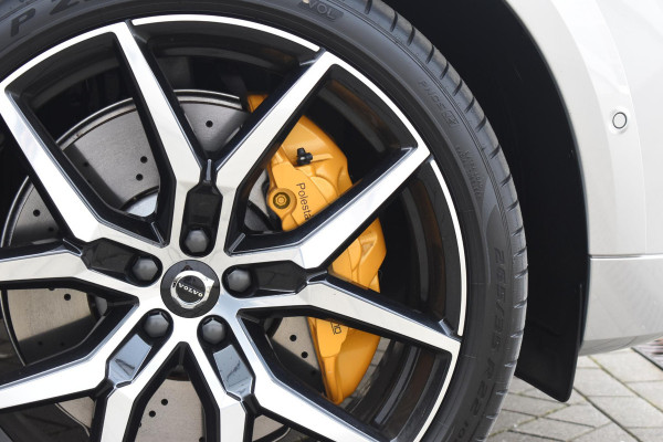 Volvo XC60 T8 455pk Plug-in Hybrid AWD Polestar Engineered / Google infotaiment / Adaptieve cruise control / BLIS/ Panoramamisch schuif-kanteldak / Stoel- en stuurwielverwarming / Apple Carplay / Head-up display / Gelamineerde ramen / 22"Velgen / Bowers & Wilkins audio /