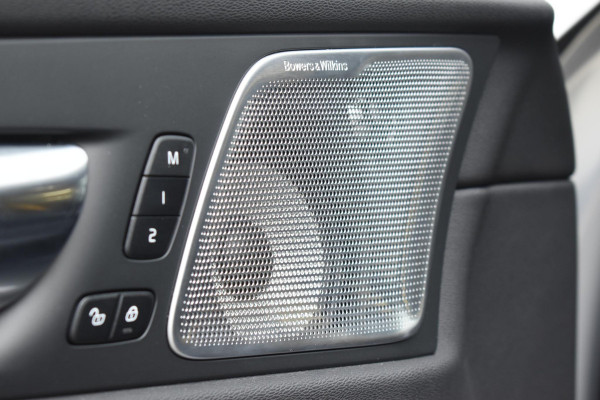 Volvo XC60 T8 455pk Plug-in Hybrid AWD Polestar Engineered / Google infotaiment / Adaptieve cruise control / BLIS/ Panoramamisch schuif-kanteldak / Stoel- en stuurwielverwarming / Apple Carplay / Head-up display / Gelamineerde ramen / 22"Velgen / Bowers & Wilkins audio /