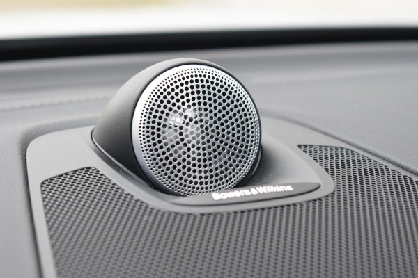 Volvo XC60 T8 455pk Plug-in Hybrid AWD Polestar Engineered / Google infotaiment / Adaptieve cruise control / BLIS/ Panoramamisch schuif-kanteldak / Stoel- en stuurwielverwarming / Apple Carplay / Head-up display / Gelamineerde ramen / 22"Velgen / Bowers & Wilkins audio /