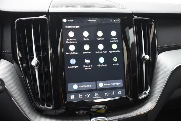 Volvo XC60 T8 455pk Plug-in Hybrid AWD Polestar Engineered / Google infotaiment / Adaptieve cruise control / BLIS/ Panoramamisch schuif-kanteldak / Stoel- en stuurwielverwarming / Apple Carplay / Head-up display / Gelamineerde ramen / 22"Velgen / Bowers & Wilkins audio /