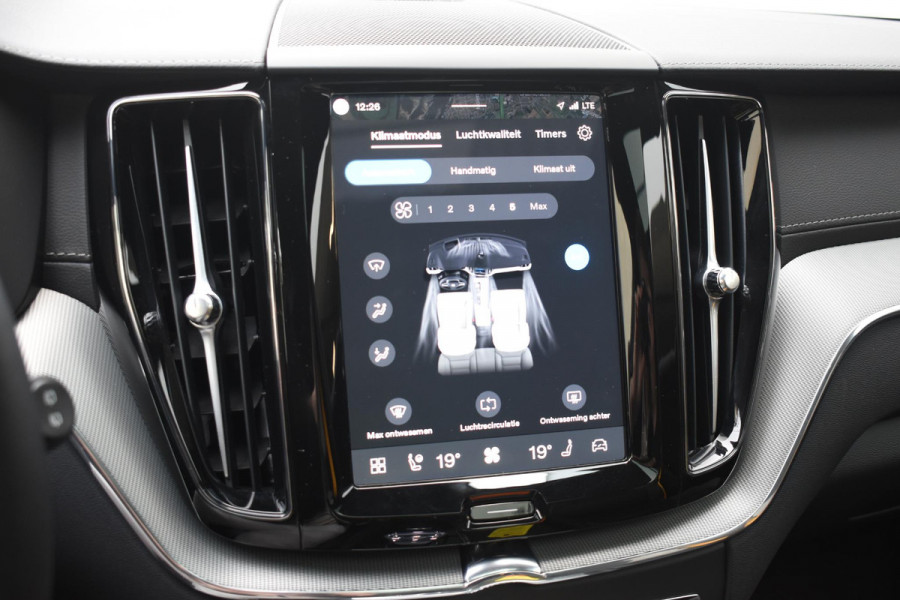 Volvo XC60 T8 455pk Plug-in Hybrid AWD Polestar Engineered / Google infotaiment / Adaptieve cruise control / BLIS/ Panoramamisch schuif-kanteldak / Stoel- en stuurwielverwarming / Apple Carplay / Head-up display / Gelamineerde ramen / 22"Velgen / Bowers & Wilkins audio /