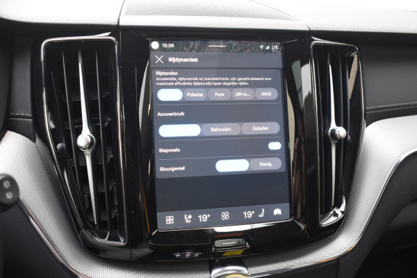 Volvo XC60 T8 455pk Plug-in Hybrid AWD Polestar Engineered / Google infotaiment / Adaptieve cruise control / BLIS/ Panoramamisch schuif-kanteldak / Stoel- en stuurwielverwarming / Apple Carplay / Head-up display / Gelamineerde ramen / 22"Velgen / Bowers & Wilkins audio /