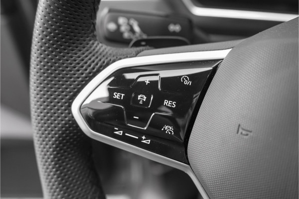 Volkswagen Tiguan 1.4 TSI eHybrid R-Line Business+ Black Pack Pano Camera 360° ACC 20"