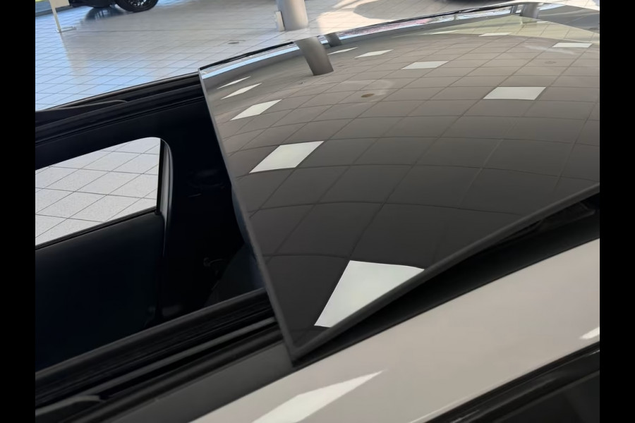 Mercedes-Benz A-Klasse 250e AMG ** ALPIN GRAU ** HP-LED, NAVI+, PANORAMA, 19-inch LMV, AMBIENTE VERL. ** 1e EIG - UNFALLFREI ** ** INFORMEER OOK NAAR ONZE AANTREKKELIJKE FINANCIAL-LEASE TARIEVEN **