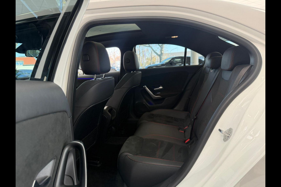 Mercedes-Benz A-Klasse 250e AMG ** ALPIN GRAU ** HP-LED, NAVI+, PANORAMA, 19-inch LMV, AMBIENTE VERL. ** 1e EIG - UNFALLFREI ** ** INFORMEER OOK NAAR ONZE AANTREKKELIJKE FINANCIAL-LEASE TARIEVEN **