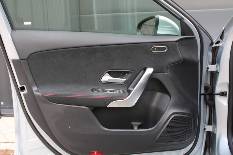 Mercedes-Benz A-Klasse 200 AMG Line | AMG | FACELIFT | KEYLESS | SFEER | CAMERA | ACC | NAVI |