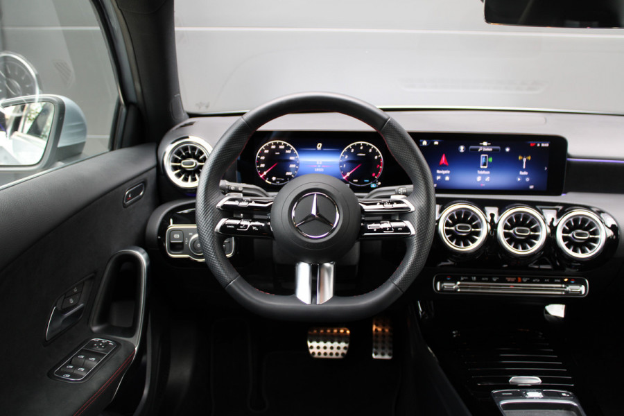 Mercedes-Benz A-Klasse 200 AMG Line | AMG | FACELIFT | KEYLESS | SFEER | CAMERA | ACC | NAVI |