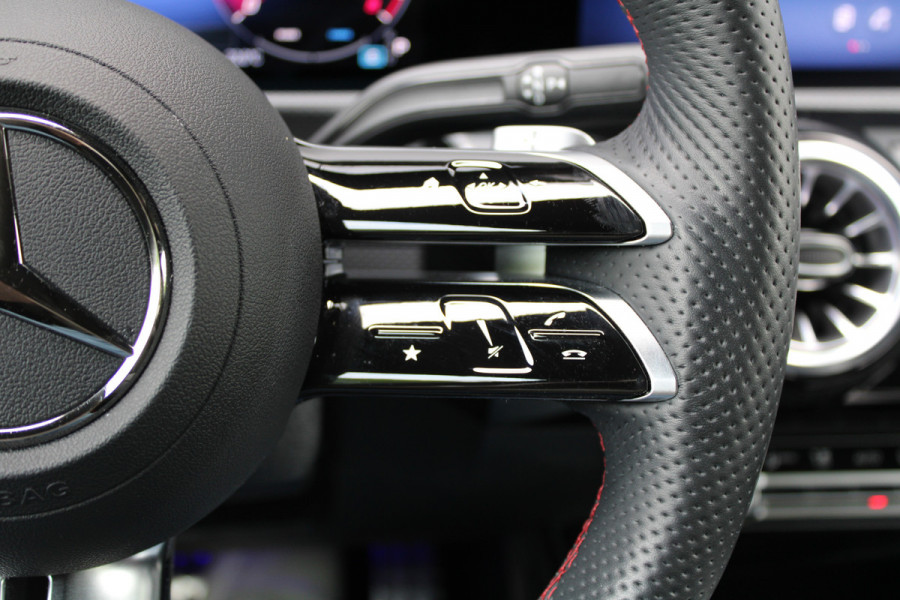 Mercedes-Benz A-Klasse 200 AMG Line | AMG | FACELIFT | KEYLESS | SFEER | CAMERA | ACC | NAVI |