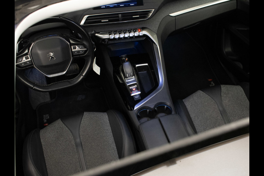 Peugeot 5008 1.2 PureTech Allure Sport 7P(PANORAMADAK,APPLE CARPLAY,NAVI,CAMERA,360 VIEW,SFEER VERLICHTING,SPORTSTOELEN,LM VELGEN)