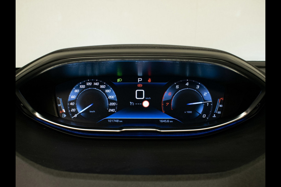 Peugeot 5008 1.2 PureTech Allure Sport 7P(PANORAMADAK,APPLE CARPLAY,NAVI,CAMERA,360 VIEW,SFEER VERLICHTING,SPORTSTOELEN,LM VELGEN)