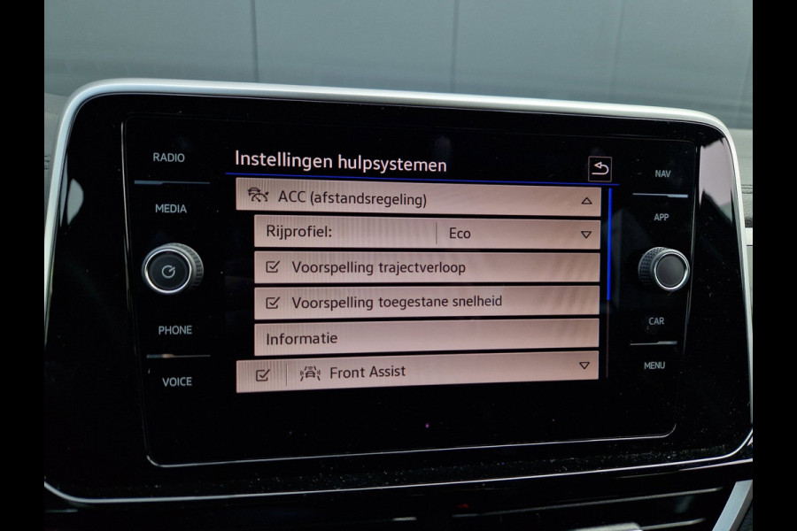 Volkswagen T-Roc 1.5 TSI DSG 150PK R-Line /IQ Drive /IQ Light /Keyless