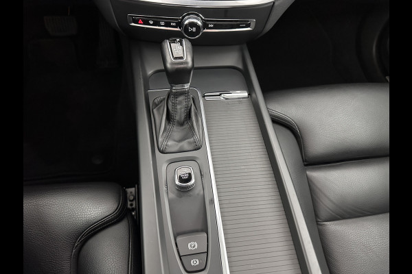 Volvo V60 2.0 D3 Momentum Aut. *PANO | LEATHER | FULL-LED | KEYLESS | BLINDSPOT | CAMERA | DAB | DIGI-COCKPIT | NAVI-FULLMAP | ECC | HEATED-SPORTSEATS | PDC | ADAPTIVE-CRUISE | LANE-ASSIST | HEAD-UP | 17"ALU*
