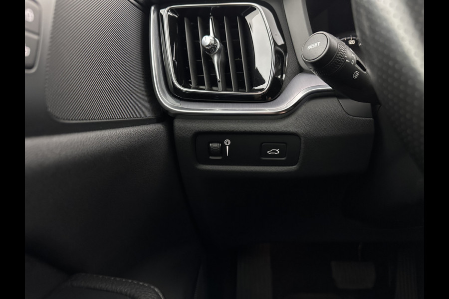 Volvo V60 2.0 D3 Momentum Aut. *PANO | LEATHER | FULL-LED | KEYLESS | BLINDSPOT | CAMERA | DAB | DIGI-COCKPIT | NAVI-FULLMAP | ECC | HEATED-SPORTSEATS | PDC | ADAPTIVE-CRUISE | LANE-ASSIST | HEAD-UP | 17"ALU*