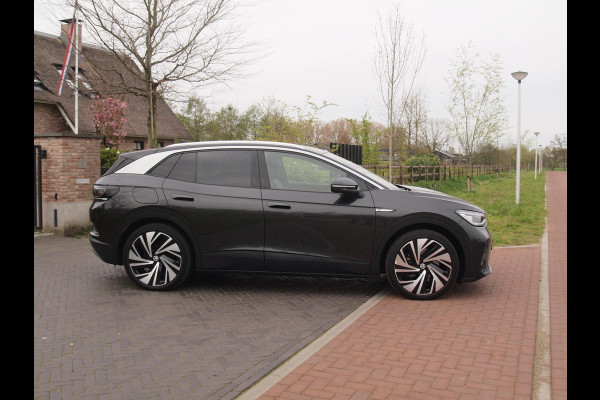 Volkswagen ID.4 First Max 77 kWh | Panoramadak | Heads-Up Display | 360 Camera | Trekhaak | Sfeerverlichting |