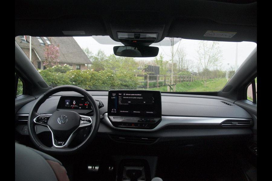 Volkswagen ID.4 First Max 77 kWh | Panoramadak | Heads-Up Display | 360 Camera | Trekhaak | Sfeerverlichting |