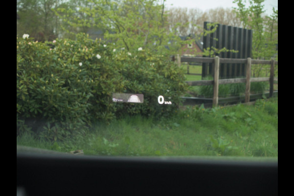 Volkswagen ID.4 First Max 77 kWh | Panoramadak | Heads-Up Display | 360 Camera | Trekhaak | Sfeerverlichting |