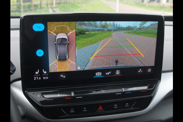 Volkswagen ID.4 First Max 77 kWh | Panoramadak | Heads-Up Display | 360 Camera | Trekhaak | Sfeerverlichting |