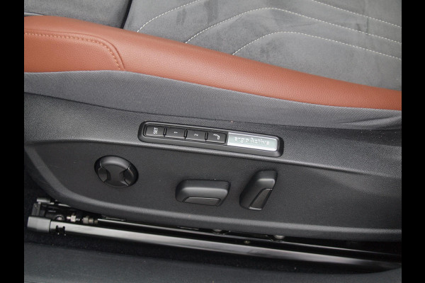 Volkswagen ID.4 First Max 77 kWh | Panoramadak | Heads-Up Display | 360 Camera | Trekhaak | Sfeerverlichting |