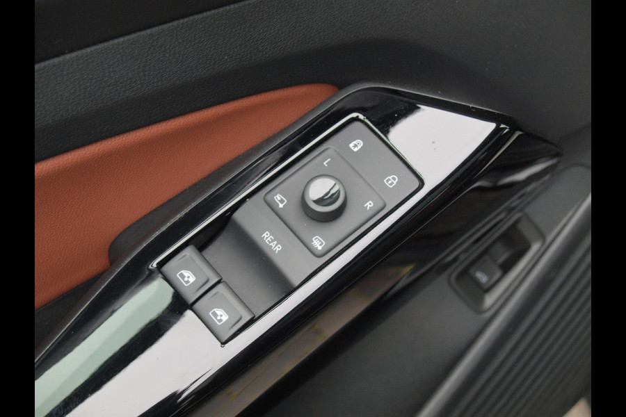 Volkswagen ID.4 First Max 77 kWh | Panoramadak | Heads-Up Display | 360 Camera | Trekhaak | Sfeerverlichting |