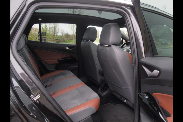 Volkswagen ID.4 First Max 77 kWh | Panoramadak | Heads-Up Display | 360 Camera | Trekhaak | Sfeerverlichting |