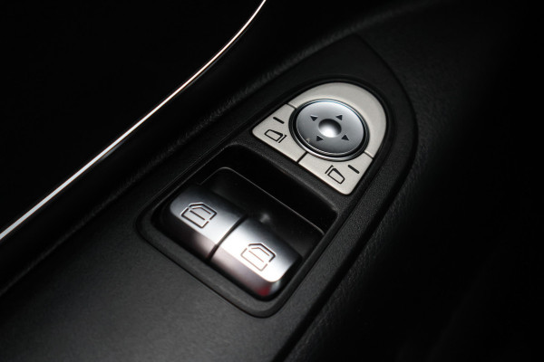 Mercedes-Benz Vito 114 CDI Lang DC Comfort 6p. Leer, Camera, LED, Apple Carplay, Trekhaak, Climate, 18"