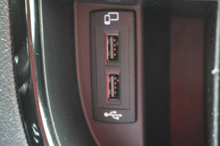 Mercedes-Benz Vito 114 CDI Lang DC Comfort 6p. Leer, Camera, LED, Apple Carplay, Trekhaak, Climate, 18"