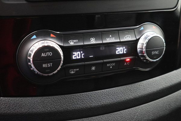 Mercedes-Benz Vito 114 CDI Lang DC Comfort 6p. Leer, Camera, LED, Apple Carplay, Trekhaak, Climate, 18"