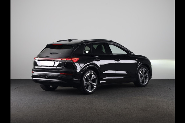 Audi Q4 e-tron 45 quattro S edition Competition 82 kWh 286pk | Assistentiepakket plus | Ambiente verlichting | Optiekpakket zwart plus | Privacy glas |
