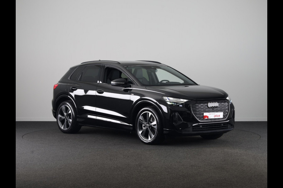 Audi Q4 e-tron 45 quattro S edition Competition 82 kWh 286pk | Assistentiepakket plus | Ambiente verlichting | Optiekpakket zwart plus | Privacy glas |