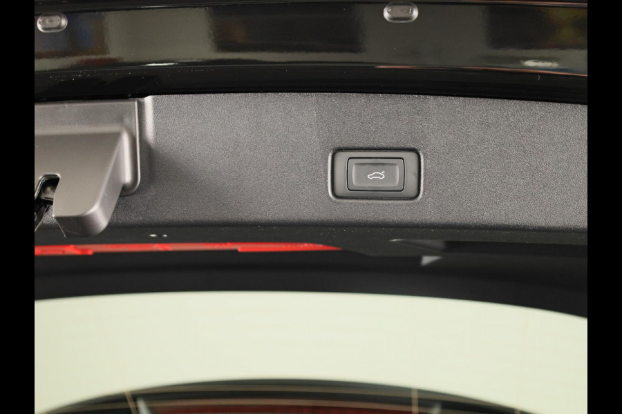 Audi Q4 e-tron 45 quattro S edition Competition 82 kWh 286pk | Assistentiepakket plus | Ambiente verlichting | Optiekpakket zwart plus | Privacy glas |