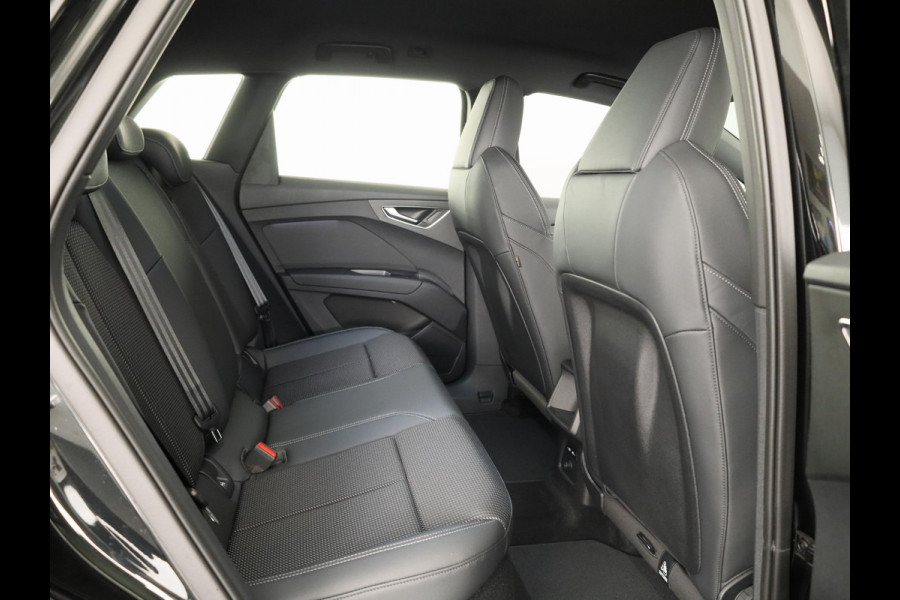 Audi Q4 e-tron 45 quattro S edition Competition 82 kWh 286pk | Assistentiepakket plus | Ambiente verlichting | Optiekpakket zwart plus | Privacy glas |