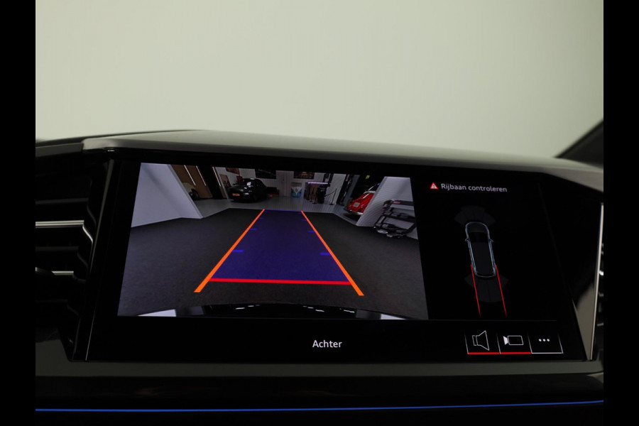 Audi Q4 e-tron 45 quattro S edition Competition 82 kWh 286pk | Assistentiepakket plus | Ambiente verlichting | Optiekpakket zwart plus | Privacy glas |