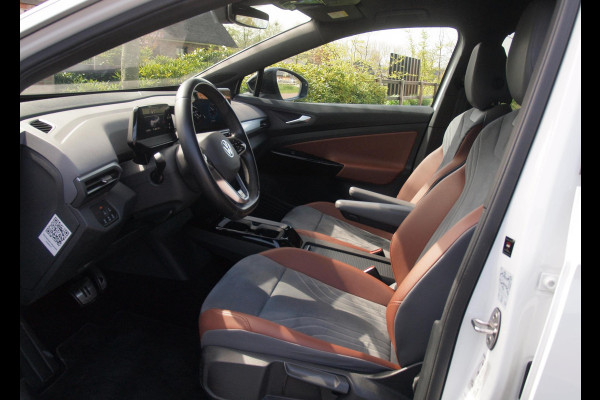 Volkswagen ID.4 First 77 kWh | Camera | Trekhaak | Sfeerverlichting | ACC | Apple Carplay |