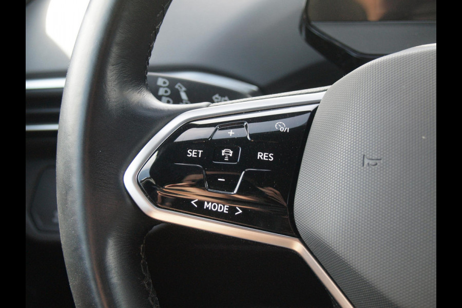 Volkswagen ID.4 First 77 kWh | Camera | Trekhaak | Sfeerverlichting | ACC | Apple Carplay |