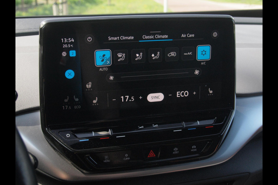 Volkswagen ID.4 First 77 kWh | Camera | Trekhaak | Sfeerverlichting | ACC | Apple Carplay |