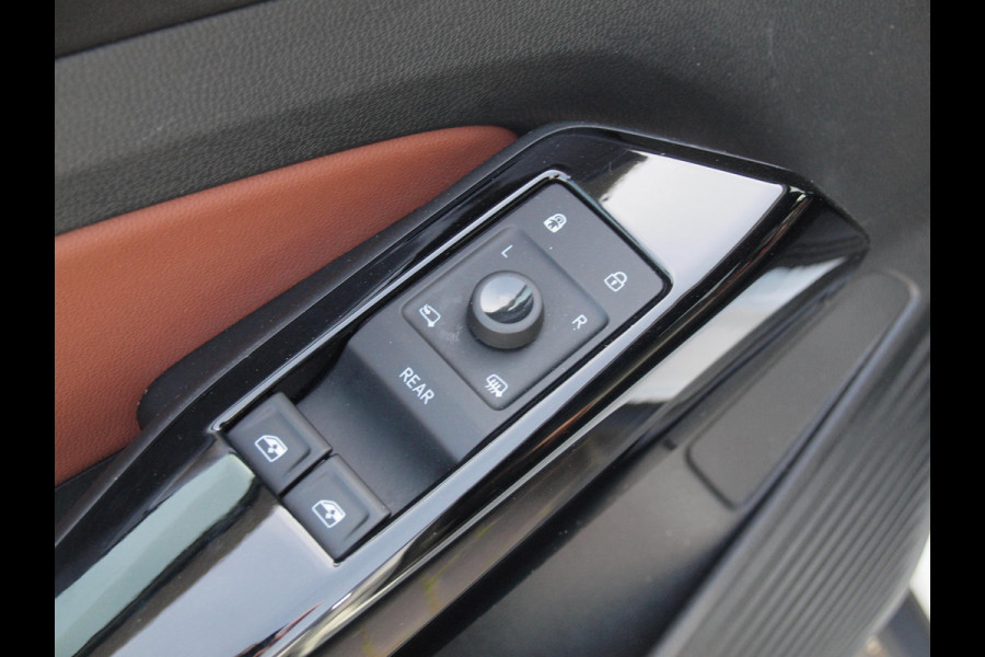 Volkswagen ID.4 First 77 kWh | Camera | Trekhaak | Sfeerverlichting | ACC | Apple Carplay |