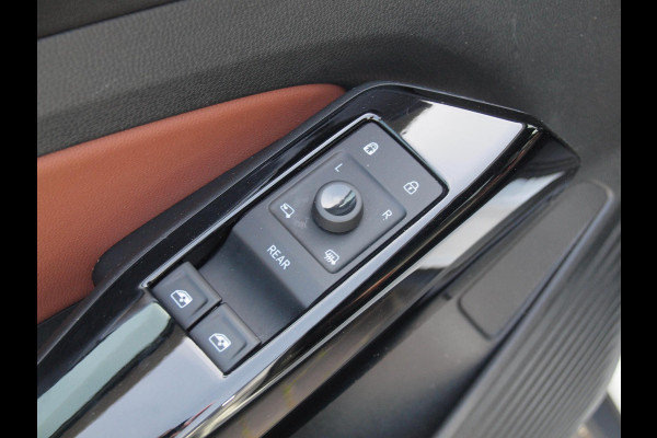 Volkswagen ID.4 First 77 kWh | Camera | Trekhaak | Sfeerverlichting | ACC | Apple Carplay |