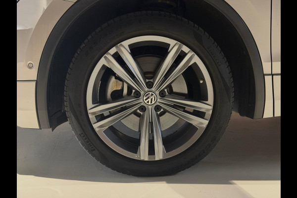 Volkswagen Tiguan 2.0 TSI 4Motion R-Line|Keyless|Pano|Trekhaak|