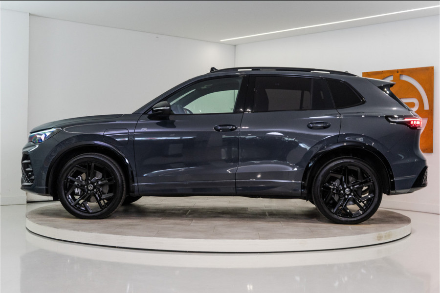 Volkswagen Tiguan 1.5 eHybrid R-Line Edition 272PK | NL AUTO | Pano | Trekhaak | 360 | IQ | Fabrieksgarantie