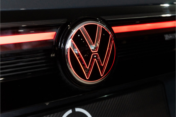 Volkswagen Tiguan 1.5 eHybrid R-Line Edition 272PK | NL AUTO | Pano | Trekhaak | 360 | IQ | Fabrieksgarantie