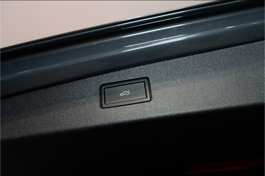 Volkswagen Tiguan 1.5 eHybrid R-Line Edition 272PK | NL AUTO | Pano | Trekhaak | 360 | IQ | Fabrieksgarantie